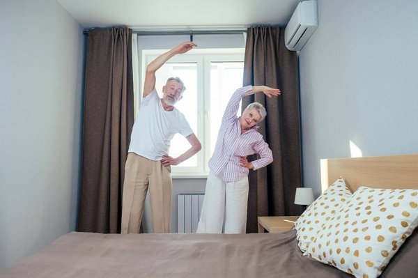 Style et confort en pyjama couple : comment choisir le parfait ensemble pour des nuits inoubliables ?