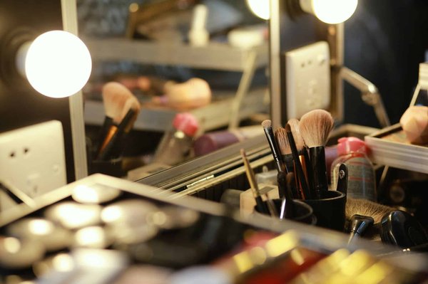 Maîtrisez l'art du rangement avec un organisateur de maquillage
